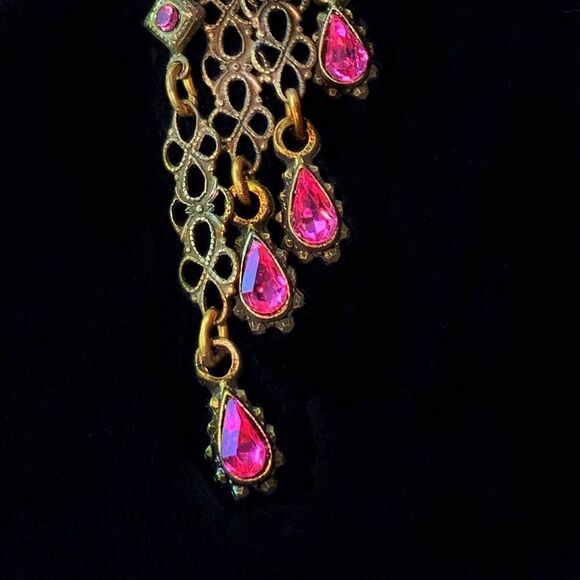 Banana Bob filagree heart deep pink crystal chandelier earrings vintage new - Picture 6 of 10